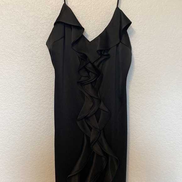 Alice + Olivia Black Mayer Ruffle Front Dress with Slit - 2 - Picture 4 of 8